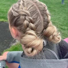 Race Day Hair, Gameday Hair, Game Day Hairstyles, Track Hair, Cute Volleyball Hairstyles, Softball Hair, Soccer Hairstyles, Soccer Hair, Track Hairstyles