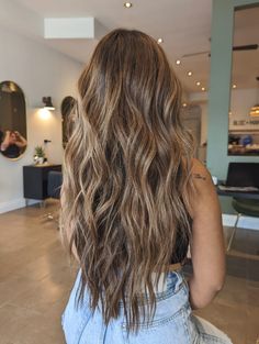 Hair Inspo Color Balayage Caramel, Light Brown Hair With Blonde Dimension, Beachy Brown Hair Balayage, Highlights For Light Brown Hair Straight, Lightening Brown Hair, Brown Hair With Few Highlights, Low Lights In Brown Hair, Brunette With Warm Highlights, Brunette Balayage Hair Summer 2024