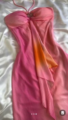 Sunset Dress, Flowy Floral Dress, Mode Hippie, Prom Dress Inspiration, Cute Prom Dresses, 2000s Fashion Outfits, Pretty Prom Dresses, Glam Dresses, Mode Inspiration