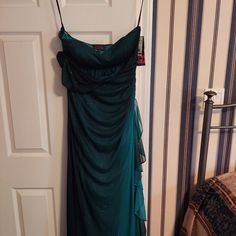 Dress Recently Dry Cleaned Organically. Nice Emerald Green Sparking Dress. Perfect For Proms, Fancy Parties, And Special Occasions. Manufacturer: Blonde Nites Color: Emerald Green Two-Tone With Sparkling Size: 13 Measurements: About 59 Inches From Shoulder Strap To Bottom Of Dress. About 13 Inches Wide At Waist Area When Flat. Style: One Shoulder Dresses Emerald Green, Sparkling Dress, Fancy Party, Flat Style, Dress First, Emerald Green, Size 13, Two Tone, Special Occasion