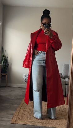 Baret Outfit, Looks Black, Classy Casual Outfits, Red Coat, Coat Outfits, Fall Fashion Outfits, Mode Inspiration, Lookbook Outfits