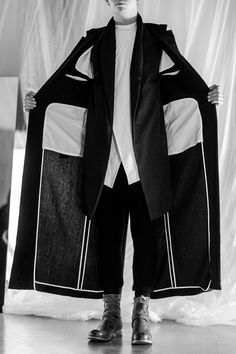 Sewing Inspiration - Inside coat details. Obscur  AW13 Coat Details, Menswear Details, Tailoring Details, Bespoke Tailoring, 가을 패션, Tailored Jacket, Inspiration Mode, Mode Inspiration, Crop Shirt