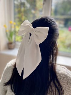 Premium quality satin with velvet textured medium sailor hair bow with pointed tail. This beautiful hair bow is an ideal hair accessory for wearing to a special occasion or even everyday wear. It is perfect as a bridal hair bow.  They are handmade with love and care from  high quality fabric in our studio in England. 📍Available in different attachments: ✅Barrette  ✅Comb Slide ✅Alligator Clip 📍If you need this in a different attachment that isn't listed, please feel free to message me.  📏Bow m Big White Bow Hair, White Bows In Hair, White Bow In Hair, Hairbow Aesthetic, White Bow Hairstyle, Bows In Hair, Bridal Hair Bow, Wedding Hair Bow, White Hair Clips