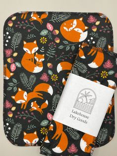 an oven mitt with foxes on it and a label that says make - up day cooks