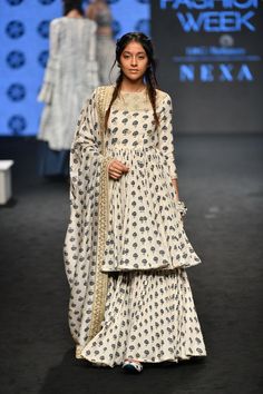 Lakme Fashion Week Summer/Resort 2019 - Punit Balana Gharara Designs, Punit Balana, Designer Party Wear Dresses, Lakme Fashion Week, Indian Wedding Outfits, Samosa