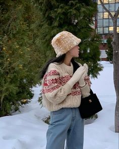 Mittens Outfit, Japanese Basic, Winter Vacation Outfits, Cold Weather Outfit, Winter Inspo, Photoshoot Idea, 2021 Fashion, Winter Fits