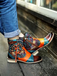 Flat Leather Ankle Boots, Flat Ankle Boots, Quoi Porter, Artistic Style, Ankle Boots Flat, Leather Boots Women, Fabulous Shoes, Aboriginal Art, Trendy Accessories