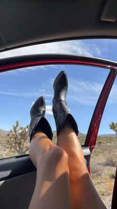 Boot Pictures Instagram, Black Cowgirl Boots Aesthetic, Classy Country Aesthetic, Black Cowboy Boots Aesthetic, Cowboy Boot Photoshoot, Cowboy Boot Pictures, Cowgirl Asethic, Cowgirl Boots Photoshoot, Western Instagram Pictures