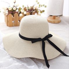 CARACTÉRISTIQUES

 chapeau d'été : chapeau femme

 couleur : 5 couleurs

 chapeau seau : Chapeau de soleil Chapeaux pour femmes Casquette d'été

 plage : été

 Chapeau d'été femme : chapeau de soleil

 Chapeau femme été : chapeaux pour femmes

 Style : Décontracté

 Saison : Printemps Été Automne

 Date de sortie : Été 2022
 Catégorie de produit : Chapeau de soleil, chapeau de paille, accessoires pour vêtements.

 Type de motif : Solide

 Origine : Chine continentale

 Numéro de modèle : SAWJH05