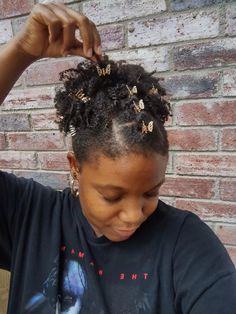 Black girl with curly coily hair and butterfly clips Hairstyles With Butterfly Clips Black, Barettes Hairstyles, Curly Natural Hairstyles, Y2k Hair Accessories, Hair Clip Hairstyles, Butterfly Hair Clips, Mini Butterfly, Y2k Hair