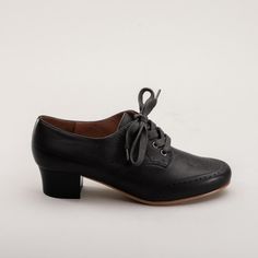 Claire 1940s Oxfords (Black) – American Duchess American Duchess, Sensible Shoes, Military Dresses, Fashion Enthusiast, Pig Skin, Black American, Red Cross, Womens Oxfords, Stacked Heel