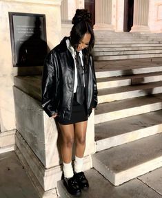 Football Game Fall Outfits, Football Game Outfits For Women Black, Black And White Preppy Outfits, Chill School Outfits Black Women, Beret Winter Outfit, Preppy Outfits Black Women, Birthday Outfits For School, Rainy Day Outfit Black Women, Oversized Jacket Outfit