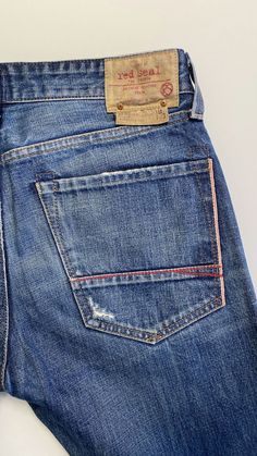 Detail of pocket and label in Red Seal - Replay blue jeans #details #denim #stitching #pocket #inspiration #label Pocket Inspiration, Jean Damas, Denim Stitching, Denim Pocket Details, Denim Jeans Ideas, Fashion Design Inspiration, Jeans Label, Jeans Details, Selvage Denim