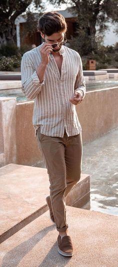 Casual Shirts Outfit, Outfits With Striped Shirts, Striped Shirt Men, Mens Dress Outfits, Mens Smart Casual Outfits, Shirt Outfit Men, Mens Summer Outfits, Classy Outfits Men, Mens Casual Outfits Summer