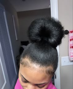 Natural No Gel Hairstyles, Natural Hairstyles Thick Hair, Messy Bun 4c Hair, High Bun 4c Natural Hair, Silk Press Bun, Natural Hair Bun For Black Women, 4c Bun Hairstyles, 4c Bun, Short Type 4 Natural Hairstyles