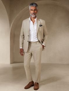 Summer Linen Business Suits, Summer Cotton Business Suits, Classic Fitted Linen Set, Elegant Summer Suits For Business Casual, Elegant Summer Business Casual Suits, Casual Linen Suits For Work, Notch Lapel Sets For Summer Workwear, Notch Lapel Summer Sets For Workwear, Summer Notch Lapel Workwear Sets