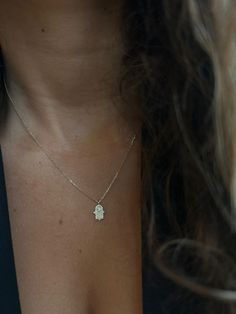 Elevate your style and embrace a touch of spirituality with our 14K Gold Hollow Hamsa Necklace. This captivating piece not only exudes timeless elegance but also carries a deep symbol of protection, bringing positive energy and good fortune into your life. ✨ Key Features ✨ Material: 14K Gold Chain Length:42 cm Diamond Carat Weight: 0.18 carats Diamond Clarity: SI (Slightly Included) Clasp Type: Lobster Clasp 🔸 Exquisite Craftsmanship 🔸 Crafted with utmost precision and attention to detail, thi White Gold Spiritual Necklace With Gemstone, Spiritual White Gold Gemstone Necklace, White Diamond Spiritual Necklaces, White Diamond Spiritual Necklace, White Gold Pendant Necklace Hand Set, Handmade 14k Gold Spiritual Necklace, Spiritual White Gold Necklace For Anniversary, Hand Set White Gold Necklace For Gift, Spiritual White Gold Necklaces With 17 Jewels