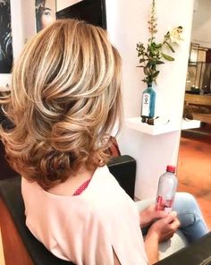 Mid Length Curly Hairstyles, Medium Length Curly Hair, Sophisticated Hairstyles, Medium Layered Haircuts, Medium Layered Hair, Wavy Bob, Medium Length Hair With Layers, Mid Length Hair