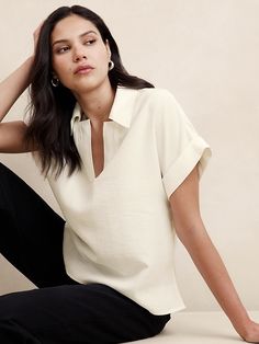 V-neck Workwear Top With Placket, Relaxed Fit V-neck Blouse With Placket, V-neck Top With Cuffed Sleeves For Work, Relaxed Fit Split Neck Top For Work, V-neck Tops With Roll-up Sleeves For Work, Top Banana, Collar Neck, Boho Lace, Banana Republic Factory