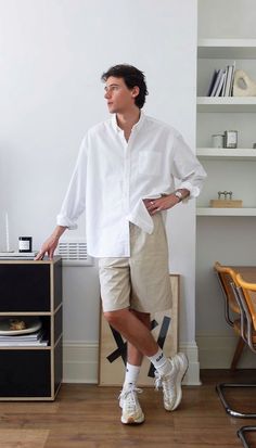 Summer Masculine Outfits, Minimalist Fashion Men Summer, Bohemio Style, Vintage Aesthetic Men, Minimalist Outfit Men, Winter London, Organic Fashion, Outfit Streetwear