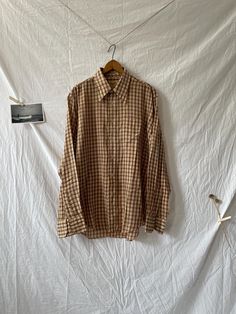 Vintage 70s brown and gold button up. Super soft poly cotton blend. Single pocket. Labeled men's XL. PTP 26" Collar to hem 30" In great vintage condition but with an older piece, please handle with care. Retro Brown Workwear Shirt, Vintage Brown Shirt For Workwear, Vintage Beige Shirt With Pockets, Retro Brown Shirt With Pockets, Vintage Brown Cotton Shirt, Vintage Beige Shirt With Button Closure, Vintage Brown Shirt With Button Closure, Retro Brown Shirt With Button Closure, Mens Oxfords