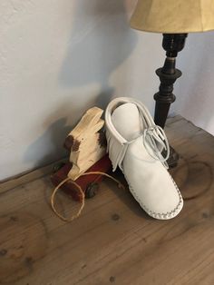 These handmade moccasins will not disappoint.  A beautiful white suede handcrafted into a quality pair of moccasins.  They are also lined in leather (ideal for grounding).  This can be substituted for a faux Sherpa pad for added warmth and comfort. Leather Moccasins Diy, Diy Moccasins, Handmade Moccasins, Earthing Grounding, Western Culture, Native American Beadwork, Suede Fashion, Leather Moccasins, Moccasins