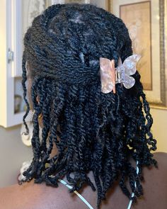 #halfuphalfdown #naturalhaircare #natural #naturalhairdaily #minitwiststyles #hair #type4hair #twists #twiststyles #twist #protectivestyles Single Twists Natural Hair, Twist Out Pattern Natural Hair, Hairstyles On Mini Twists, Bohemian Mini Twists, Old Mini Twist Hairstyles, Mini Twists Aesthetic, Half Twist Half Down Black Hair, Claw Clip Hairstyles Mini Twist, Black Hairstyles Twist