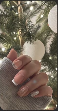 Nails Neutral, Nagel Tips, Christmas Nails Easy, Christmas Gel Nails, Snowflake Nails, Christmas Nails Acrylic, Short Acrylic Nails Designs, Festival Nails, Xmas Nails