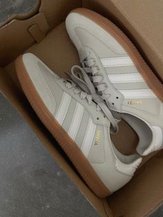 Neutral Addidas Womens Sambas Samba Adidas, Adidas Samba Outfit, Pretty Sneakers, Samba Outfit, Trendy Shoes Sneakers, Preppy Shoes, Skandinavian Fashion