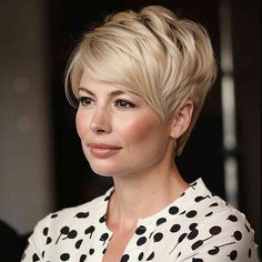 70 Trendiest Pixie Cuts for 2024 Short Blonde Haircuts Pixie, Silver Pixie Haircut, Pixie 2024, Short Hair Braid Styles, Wedge Haircuts, Women Pixie Haircut, Pixie Blonde, Natural Hair Haircuts