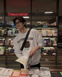 Nerd Boyfriend, Korean Guy, Nerd Aesthetic, Nerdy Guys, W Pictures, Nerd Outfits, Types Of Aesthetics, Boyfriend Outfit, Guy Fits