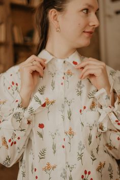 loose cotton shirt with floral print. cuffs tie in a bow Vintage Cotton Shirt With Floral Print, Cottagecore Cotton Top With Floral Print, Cotton Cottagecore Shirt With Floral Print, Cottagecore Floral Cotton Blouse, Spring Cottagecore Floral Print Shirt, Flower Print Clothes, White Floral Shirt, Cottagecore Shirt, Cottagecore Dress