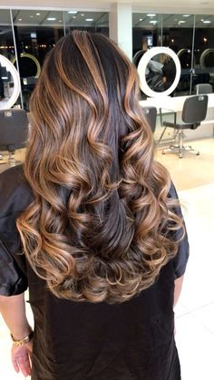 Honey Brown Hair With Blonde Highlights, Sunkissed Hair Brunette, Sunkissed Hair, Coachella Hair, Hair Color For Dark Skin, Balayage Hair Caramel, Warm Hair Color, Honey Blonde Hair Color