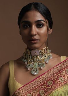 Saree Wedding Guest, Indian Makeup Looks, Necklace Guide, Stone Choker Necklace, Jewelry Guide, Traditional Indian Clothing, Saree Jewellery, Kalki Fashion, Wedding Dress Jewelry