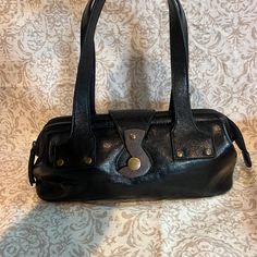 Beautiful black leather vintage handbag with wooden latch closure. Doctor bag style, very soft and very cool Wooden Latch, Vintage Handbag, Doctor Bag, Bag Style, Vintage Handbags, Leather Purse, Vintage Leather, Leather Purses, Purses And Handbags