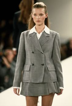 Kate Moss Runway, 90s Catwalk, Corporate Core, Corp Core, Work Aesthetic, Carolyn Murphy, Fits Ideas