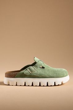 Birkenstock Boston Chunky Clogs Green Casual Mules With Leather Footbed, Clog Birkenstocks Outfit, Casual Green Leather Clogs, Green Leather Footbed Clogs With Round Toe, Chunky Clogs, Birkenstocks Outfit, Birkenstock Styles, Birkenstock Outfit, Clogs Outfit