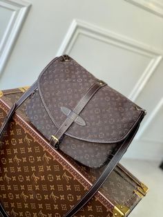 Contact us: contact@profxnz.com if you need assistance - Luxury at your fingertips: louis vuitton bag collection - 950This is a premium quality clone , similar like the original ones, even no one can judge either it&apos;s a clone or originalSize: (28x11x20cm)It comes with Dust box, Care manual, Tag and Paper bag. Lv Monogram Bag, Pocket Books, Lv Monogram, Vuitton Bag, Louis Vuitton Bags, Modern Woman, Backpack Bags, Louis Vuitton Bag, Luxury Bags