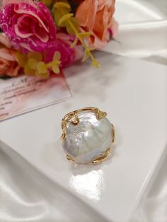 Adjustable brass ring with large baroque pearl. THE RING MAY APPEAR SLIGHTLY DIFFERENT THAN THE ONE IN THE PHOTO BECAUSE IT HAS BEEN REPRODUCED SEVERAL TIMES. Shipped in gift box Thank you Mary's laboratory Mother Of Pearl Wedding Ring, Unique White Pearl Ring, Baroque Pearl Ring For Anniversary, Wedding Pearl Ring With Mother Of Pearl, White Baroque Pearl Rings For Anniversary, Wedding Pearl Drop Ring With Baroque Pearl, Baroque Pearl Ring With Pearl Drop For Weddings, Pearl Drop Open Ring Perfect For Gifts, Pearl Drop Open Ring As A Gift