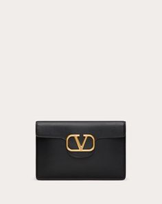 Valentino Garavani Locò large clutch bag in calfskin leather with metallic VLogo Signature detail. - Antique brass finish logo and hardware - Nappa leather lining. Interior: open slip pocket and three card slots - Dimensions: W28xH19xD1 cm / W11xH7.4xD0.3 in. - Made in Italy Valentino Wallet, Valentino Clutch, Bow Mules, Escape Bag, Studded Sneakers, Oxford Boots, Large Clutch, Valentino Rockstud, Boot Accessories