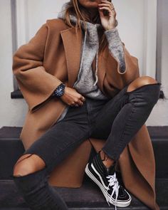 Mantel Outfit, Coat Outfit, Meryl Streep, Coat Outfits, Black Sneakers