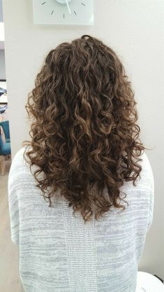 Curly Hair V Cut, Curly Hair Layers Medium, Naturally Wavy Hair Cuts, V Shape Cut