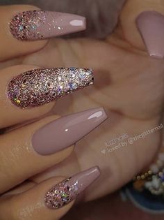 January Nail Designs, Bridesmaids Nails, January Nails, February Nails, Romantic Nails, Nail Designs Valentines, Gold Nail, Red Nail, Nail Designs Glitter