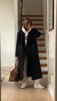 Dark Neutral Aesthetic Outfit, New York Basic Outfits, Rainy Formal Outfit, Preppy Essentials Wardrobe Basics, Hoodie Under Coat, How To Style Black Coat, Preppy Grunge Outfits, Grunge Style Winter, Long Black Coat Outfit