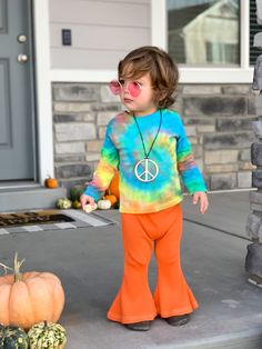 Toddler Hippie Costume, Hippie Costume Kids, Hippie Costume Ideas, Hippie Carnaval, Hippie Halloween Costumes Diy, Hippie Halloween Costume, Toddler Boy Costumes, Hippie Birthday