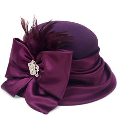 chic felt wool cloche hat, adorned with luxurious satin, feather, and rhinestone details.
Warmth Meets Elegance: Crafted from high-quality felt wool, this hat keeps you snug while adding a touch of sophistication to any outfit.
Unique Accents: Satin ribbon, delicate feathers, and sparkling rhinestone embellishments create a one-of-a-kind statement piece.
Versatile Charm: Perfect for winter outings, holiday parties, or adding a flair of vintage-inspired glamour to your everyday look. Wool Cloche Hat, Felt Wool, Rhinestone Embellishments, Hat For Women, Cloche Hat, Timeless Accessories, Wool Hat, Satin Ribbon, New Style