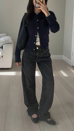 cardigan baggy jeans ballet flat modest outfit for spring Collared Outfits For School, Outfit Ideas With Jeans Winter, Id Photo Outfit Ideas, Cute Outfits For Lab, Casual Outfits With Cardigans, Summer Outfits Cardigan, Fit With Cardigan, Oat Cardigan Outfit, Jeans And A Cardigan Outfit