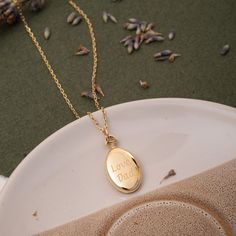 14K 18K Real Gold Oval Cremation Urn Pendant, Custom Name Date Engrave Gold Urn Ashes Oval Pendant Necklace, Ashes  For Dad Mom Son Grandpa Material: Solid Gold, real gold (not gold-filled or no gold plated) Available Gold Karat: 14K (585), 18K (750) Available Gold Colors: Yellow, rose, and white Pendant height: 1.90cm Pendant width: 1.20cm Available cable chain thickness: 0.95 mm (type #3), 1.30 mm (type #4) You can choose the chain length from 16" to 24". The "cable chain" is used for this necklace. For snake or box chain and any other lengths ask me. Chain Length - 14 inches (choker) Chain Length - 16 inches adjustable 15 inches (choker) Chain Length - 18 inches adjustable 16 inches Chain Length - 20 inches adjustable 18 inches Chain Length - 22 inches adjustable 20 inches Chain Length Gold Urn, Urn Ashes, Oval Pendant Necklace, Cremation Necklaces, Mama Necklace, Urn Pendant, Mom Son, Urn Necklaces, Zodiac Necklaces