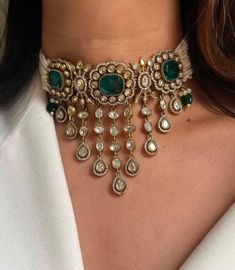 Victorian Polki Kundan Necklace Emerald Kundan Necklace Uncut Polki Choker Green Polki Necklace Sabyasachi Jewelry Set Emerald Polki Jewelry Gorgeous Sabyasachi inspired Fine Victorian Kundan Emerald Green Doublet Stone choker Necklace with matching earrings. This choker is flexible and takes the shape of the neck. Fine quality and craftsmanship. Perfect for desi weddings. Necklace comes in drawstring cord therefore adjustab Desi Aesthetic Jewellery, Bridal Jewelry Pakistani, Sabyasachi Jewelry, Pakistani Jewellery, Polki Choker, Indian Bridal Jewelry, Indian Choker Necklace, Kundan Jewellery Set, Neck Pieces Jewelry