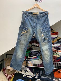 📌 BUY MORE AND SAVE MORE!! ADDITIONAL EACH ITEM $5 FOR  SHIPPING* Hi All!! May our beloved customer have a great day😁 ✅ I Just go back from our local bin thrift shop and find beautiful Zola Denim kargo jeans  in good condition! 😁 ✅PLEASE READ THE DESCRIPTION BELOW BEFORE PURCHASING.  Zola denim kargo baggy y2k ✅ waist inch 33 ✅ length inch 42.5 ✅ thight inch 12.5 ✅front rise inch 11.8 ✅leg opening inch 9.5 ✅inseam 32.5 ✅knee 9.5 ✅ good condition. 1 buckle hook missing. See picture. Others. Ju Kargo Jeans, Baggy Y2k, Thrift Shop, Y2k Baggy, Thrift Shopping, Cargo Jeans, Tape Measure, Vintage Jeans, Just Go